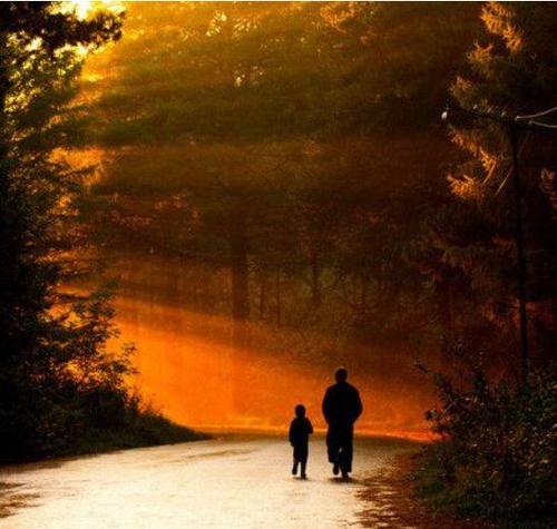 将来我要为父亲做的就是跟父亲聊天