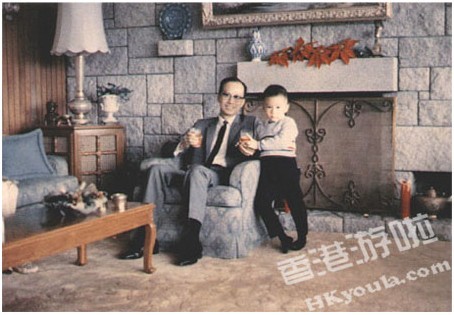 李嘉诚回顾了奋斗的历史：14岁那年，他眼中没有神