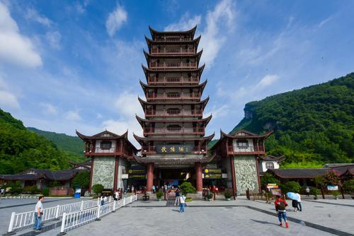 您永远必须在这个苦难中生存