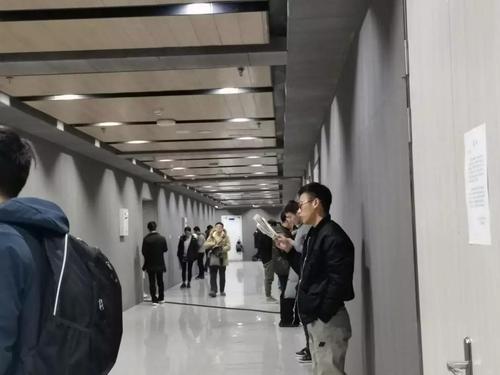 如果你想与众不同，请先进入寂寞