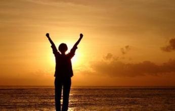 经典励志故事10：首先站起来