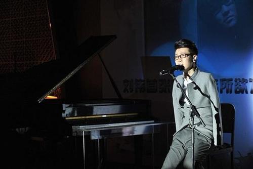 鼓舞人心的人物：断臂钢琴家刘炜