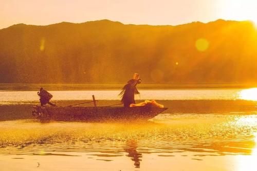 李宇：渔夫，春风和叶船