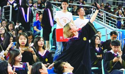 一位1980年代出生的著名大学毕业生的悲惨故事