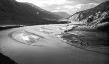 秦牧：在遥远的海岸上