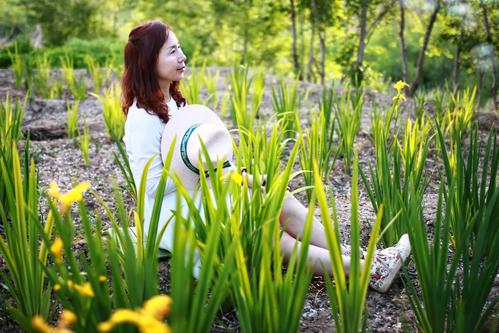 游荡的怀旧,天真的感觉-读《摩尚之花》评论