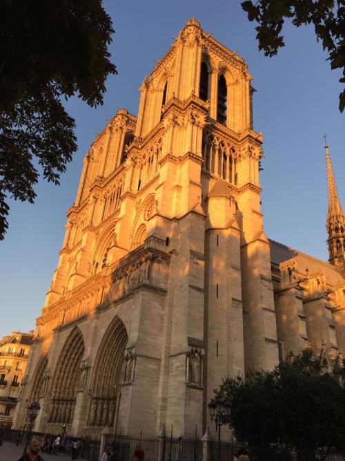 巴黎圣母院节选