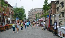 形容人多热闹的成语