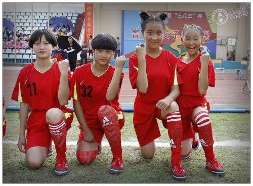 关于“龙卷风女队”的思考