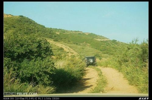 像水一样清澈，秋天像镜子一样明亮