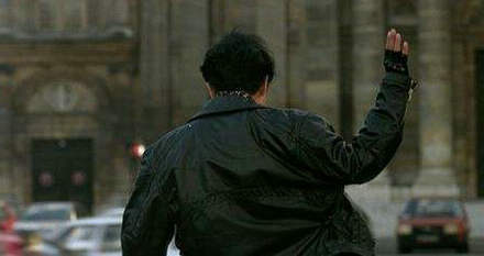 我们曾经爱过，但现在我们别无选择，只能面对我们并挥手告别