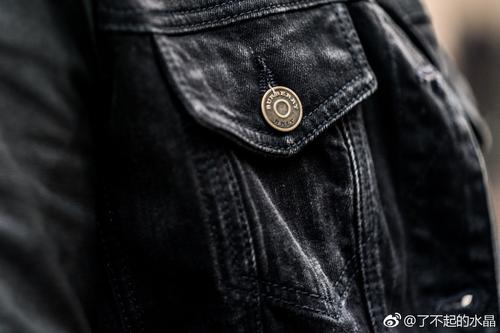 这是一个看脸的时代，但最终是力量