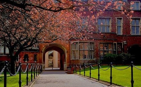 贝尔法斯特女王大学特别新生