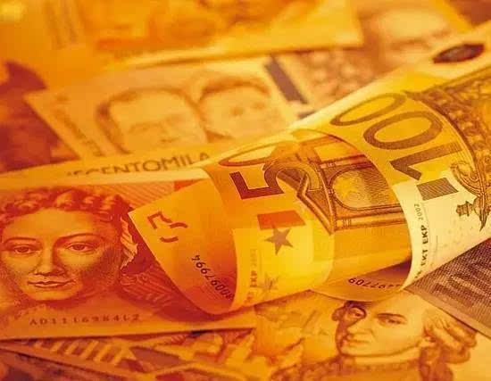 一共有三种货币，您花的钱越多，您赚的钱就越多