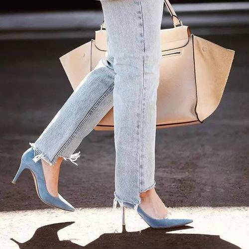 生活是赤脚和高跟鞋之间的较量