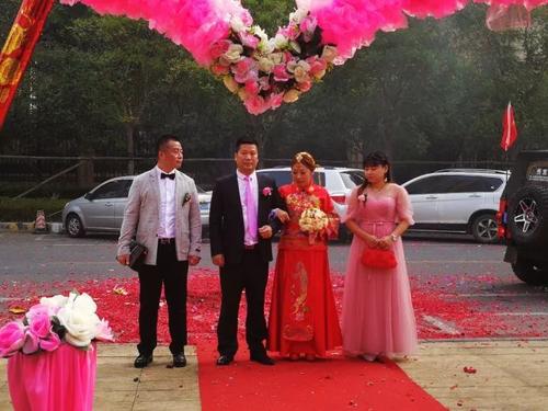 祝福新娘和新郎