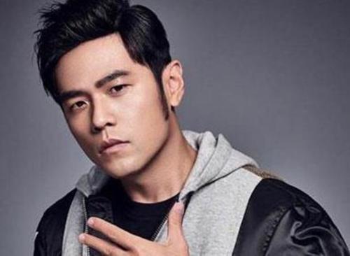 周杰伦：从女服务员到音乐巨星