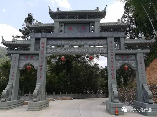 于秋雨:纪念拱门