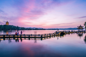 描述西湖风光的句子