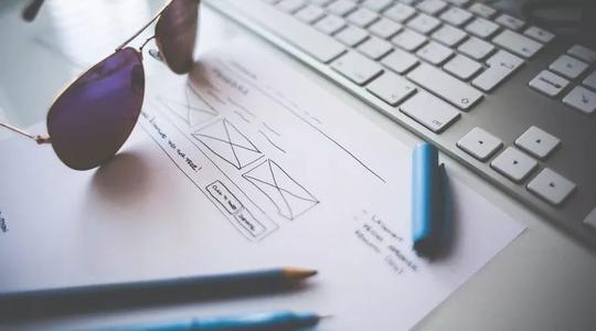 主人是持续的自律，你是间歇性的自虐