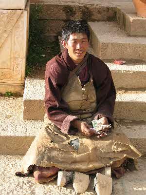 即使是两个微不足道的尘埃，您也必须学会热爱彼此