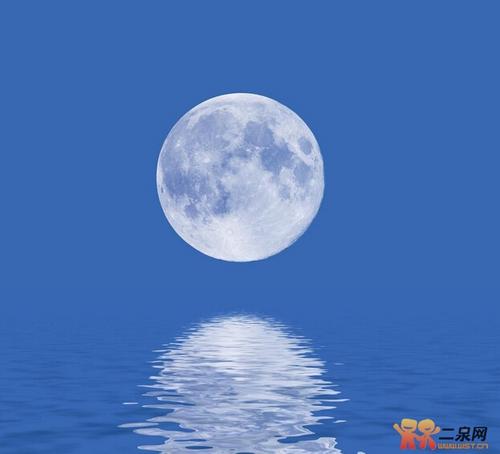 水塔附近的月亮全诗