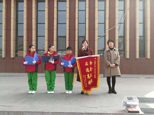 小学生从雷锋的演讲中学到东西