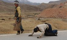 周国平：在黑暗中并肩行走