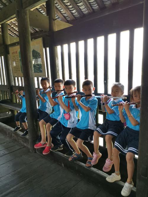 爬高并望向远方的诗句