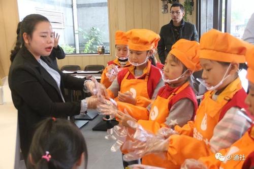 探索华莱士的作品