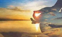 经典语录：真正强大的人是不会叹息自己的命运的