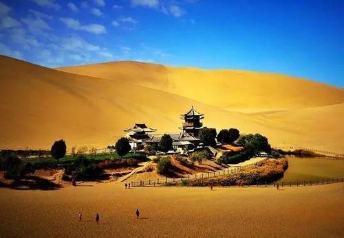 描写边境要塞奇景的诗