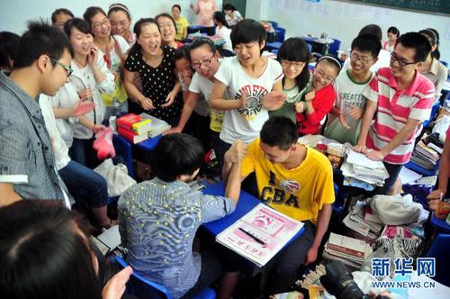 高考前,高中生着重于调整心态