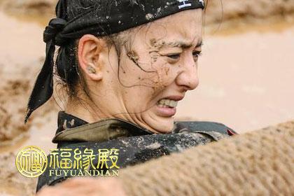 面对困难，我们必须坚持下去