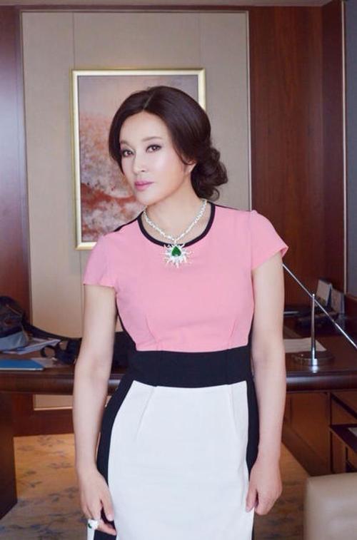 看到这些有钱人不如我们现在好