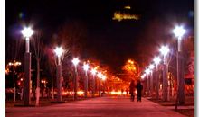 用灯火辉煌造句