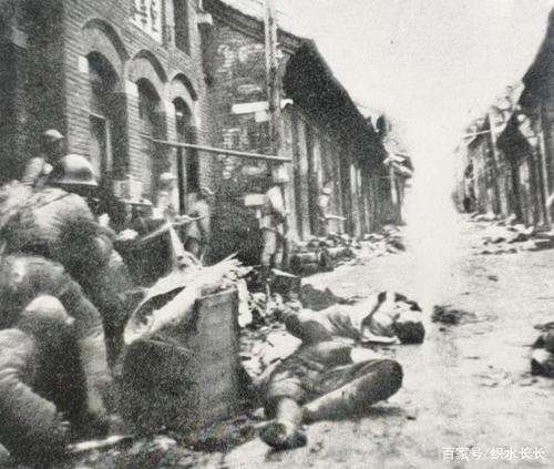 士兵在城市附近