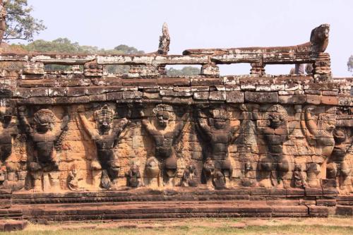 何敬明：竹枝诗·十二峰头秋草荒