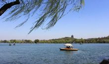 描写湖水的优美段落