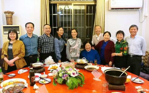 家人共进晚餐的句子家人共进晚餐的句子