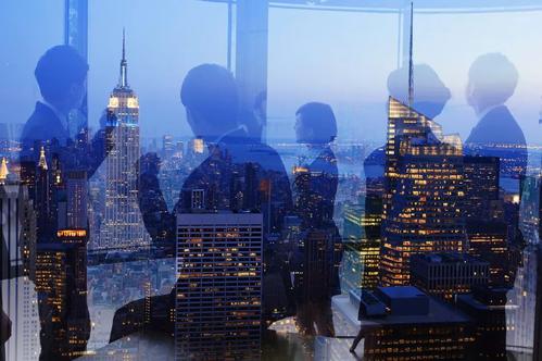 下班后仍然努力工作的年轻人怎么了？