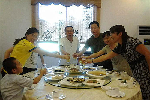 家人共进晚餐的句子家人共进晚餐的句子1