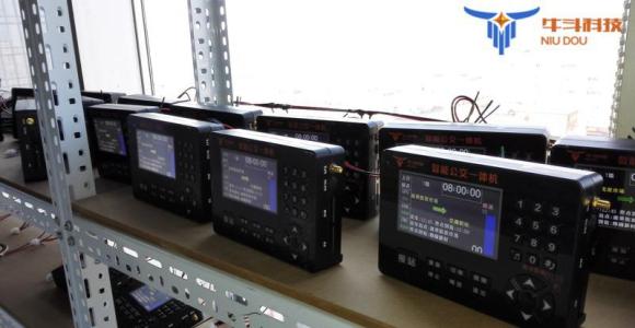 公交车站的英语句子