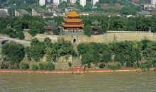 黄庭坚：雨中登岳阳楼望君山