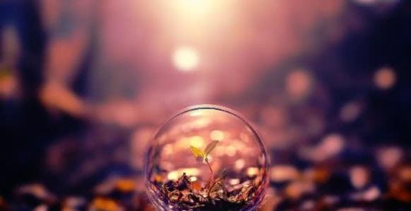 不用抱怨黑暗，而是带着灯继续前进