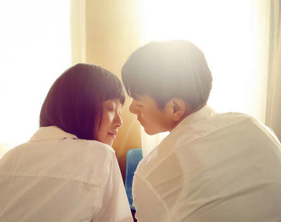 一整套描述爱的句子：爱总是隐藏在温柔的心中