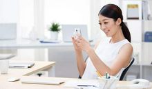 请不要在你拿工资的地方玩手机