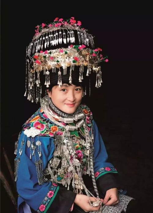 沉从文：湘西苗族艺术