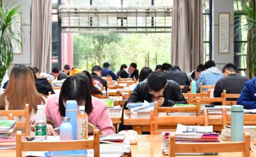 四种类型的候选者适合重复，四种类型的候选者不适合重复