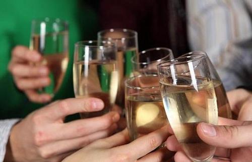 饭后，你会赤身裸体